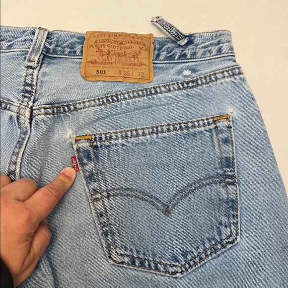 VINTAGE 90s LEVI’S 501 BUTTON FLY STRAIGHT LEG BROKEN-IN JEANS USA 100% COTTON - Picture 3 of 16